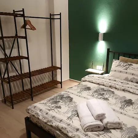 Kadikoy Merkezde Iki Yatakli Tum Daire *